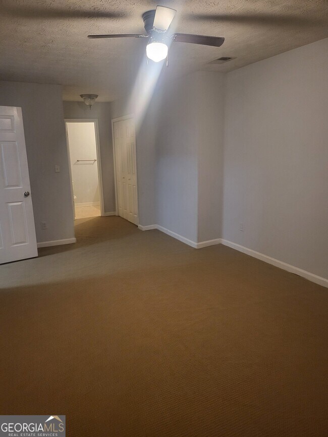 Building Photo - 1356 Diplomat Dr