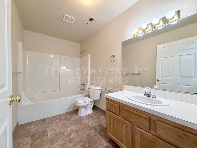 Building Photo - 3986 SW Pinewood Way