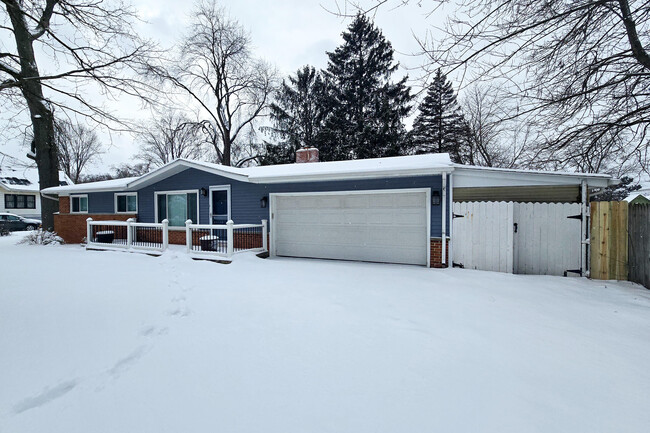 Building Photo - 18957 Maplewood St