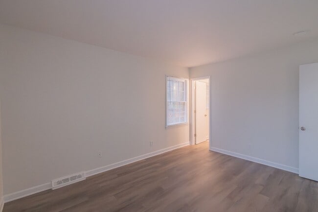 Building Photo - Newly Renovated 3-Bedroom Ranch with Spacious Yard!