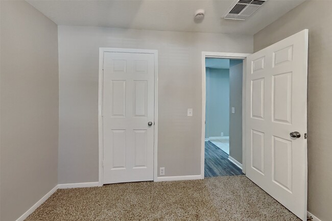 Building Photo - 10202 Dr Peridot Cove