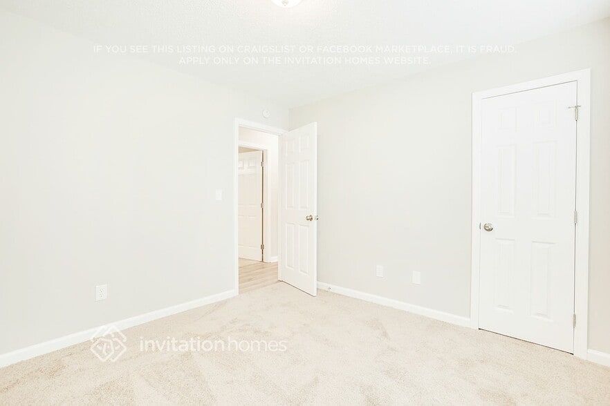 Building Photo - 17 Thorn Thicket Ct