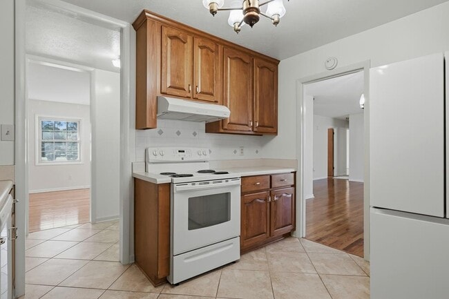 Building Photo - 2101 Goldendale Ln