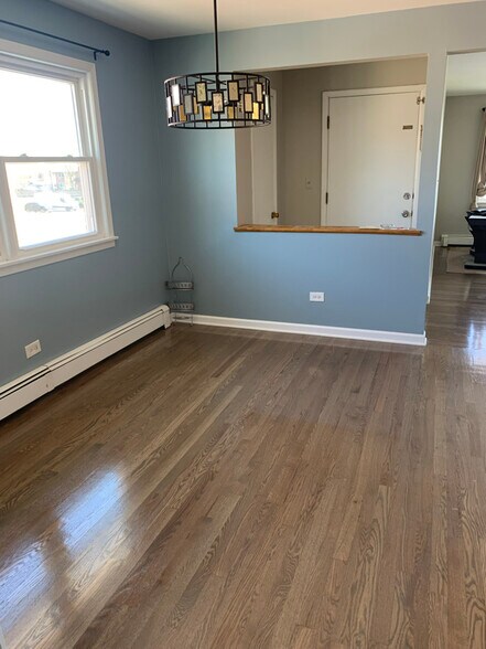 Building Photo - 764 Holiday Ln