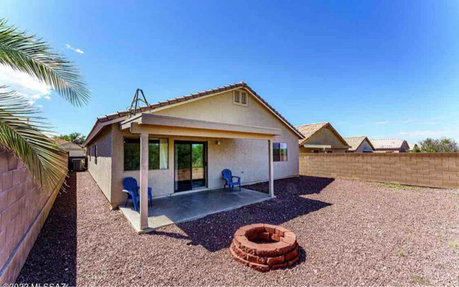 Building Photo - 667 S Painted River Way