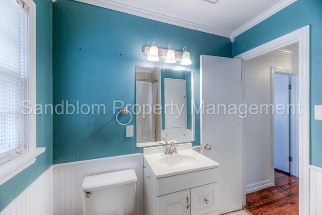 Building Photo - FOR LEASE | Brookside | $1300 Rent + $1300...