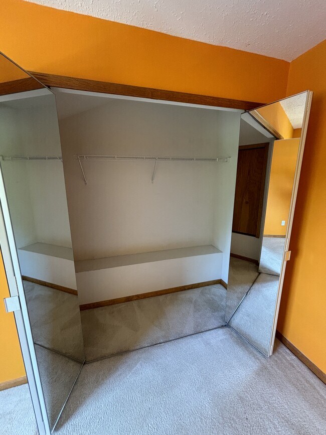 Building Photo - 9722 Sawgrass Ct