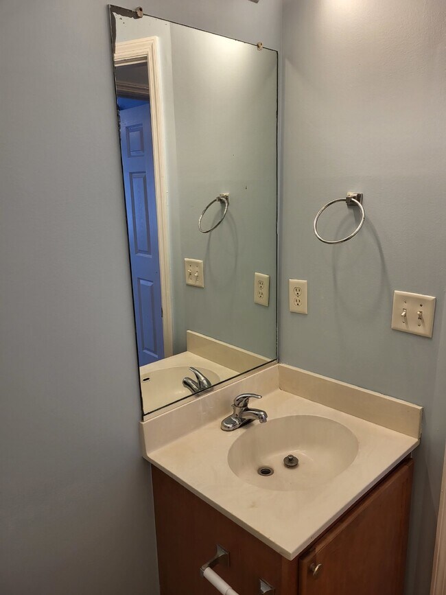 Building Photo - "Charming 2-Bedroom Townhouse on Skillmaster Court with Gleaming Hardwood Floors!"