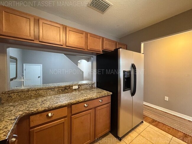 Building Photo - FURNISHED Summerfield Townhome
