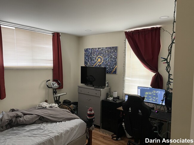 Building Photo - 37 Day St