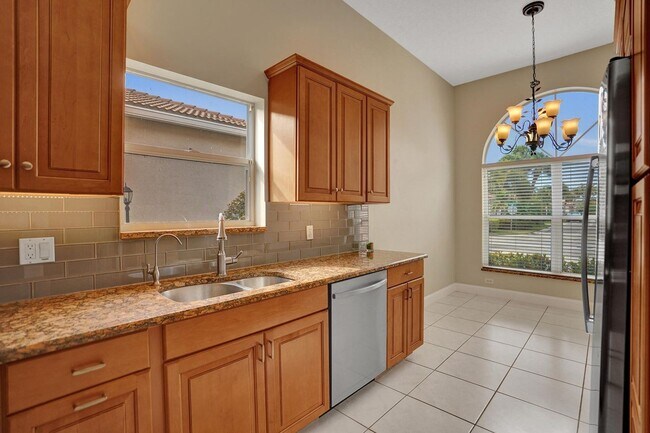 Building Photo - 16658 La Mesa Dr