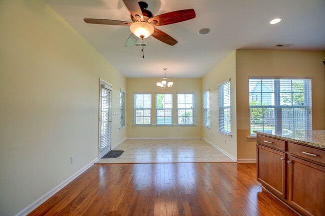 Building Photo - Gorgeous 5 Bedroom Home in Neighborhoods of Holly Ridge