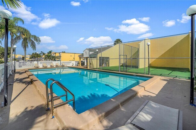 Building Photo - 6840 SW 45th Ln