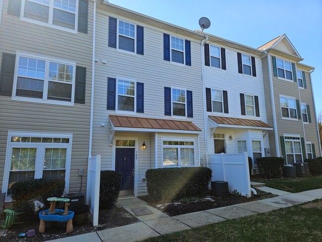 Building Photo - Great 3br/2.5ba N Raleigh Townhome in Bedf...