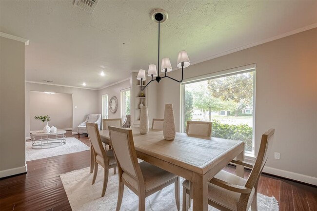 Building Photo - 10118 Briar Forest Dr