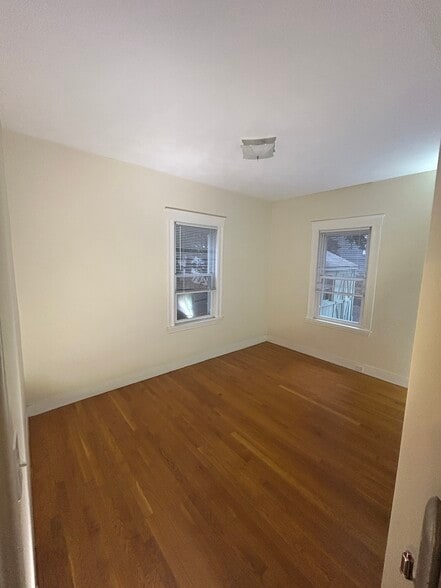 bed 2 - 145 Washington St