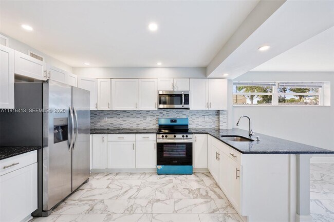 Building Photo - 112 Milton St