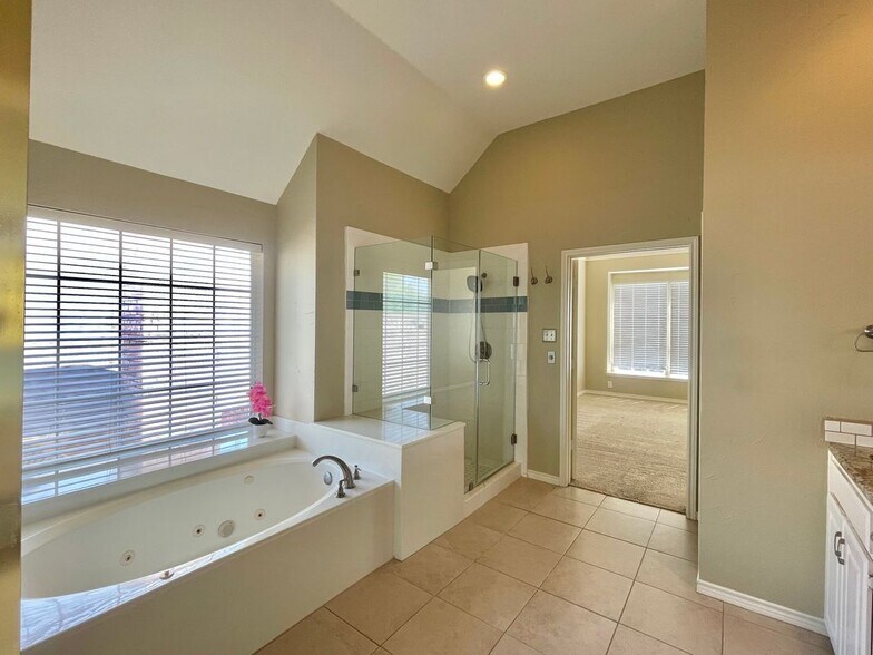 Building Photo - 426 Waterside Dr