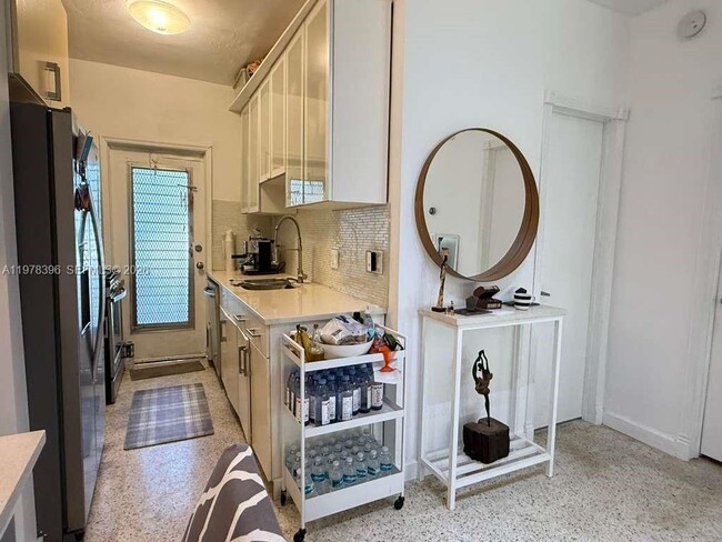 Building Photo - 8420 Byron Ave