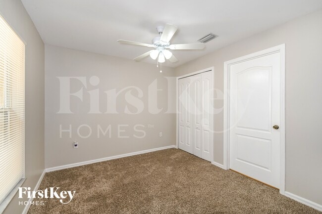 Building Photo - 2112 NE 14th Ave