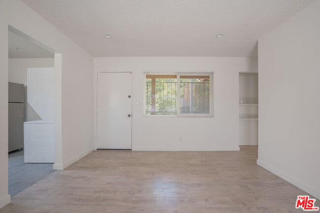 Building Photo - 1361 Riverside Dr