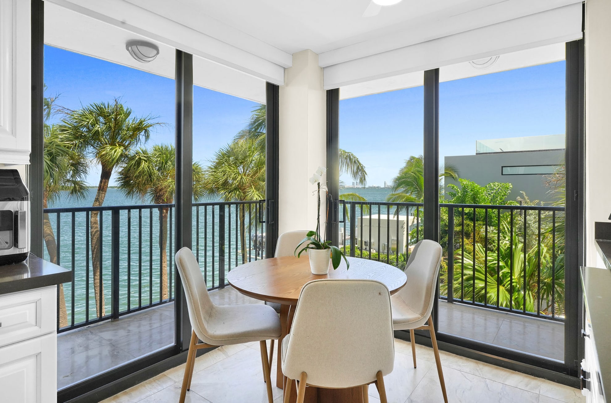 Building Photo - 801 N Venetian Dr