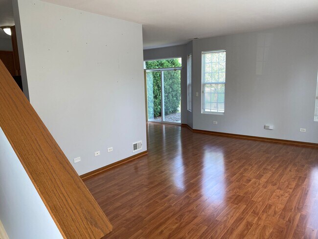 Building Photo - 4925 Montauk Dr