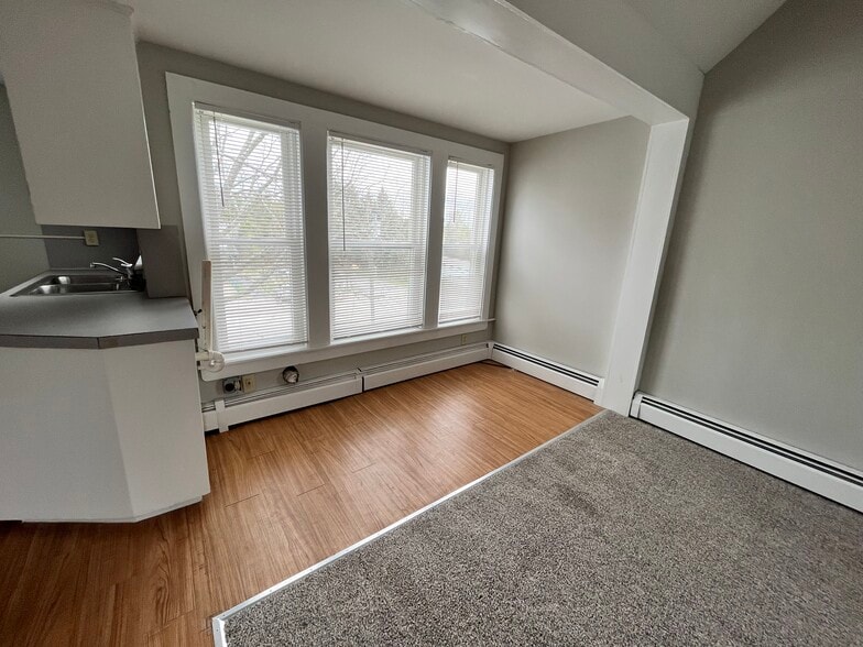 Building Photo - 1160 Hooksett Rd