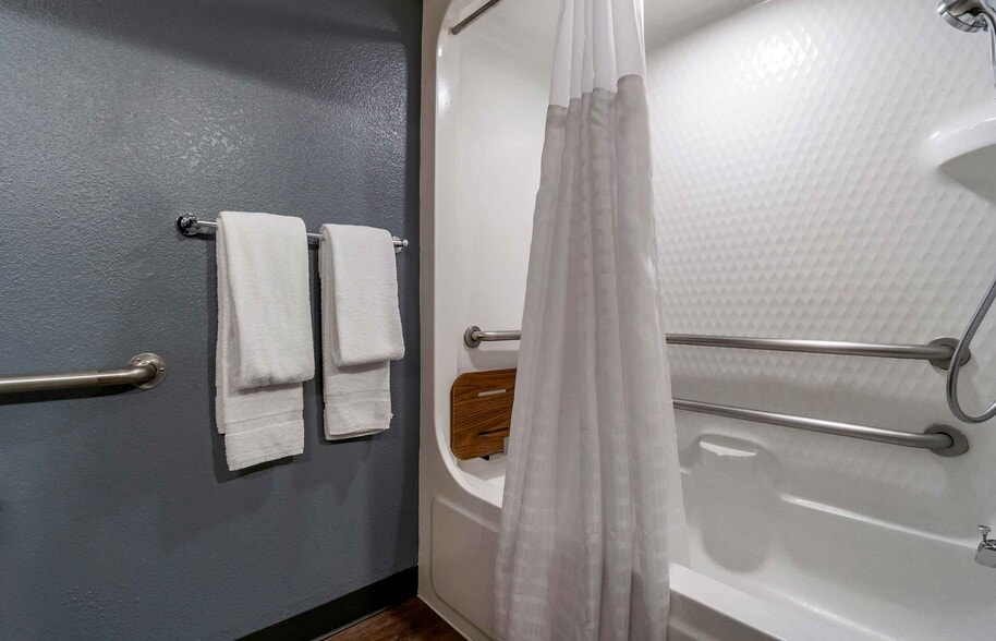 Building Photo - Furnished Studio-Seattle - Bellevue - Down...