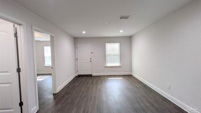 Building Photo - 313 N Navy Blvd