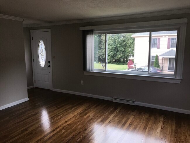 Building Photo - 55 Malwood Ave