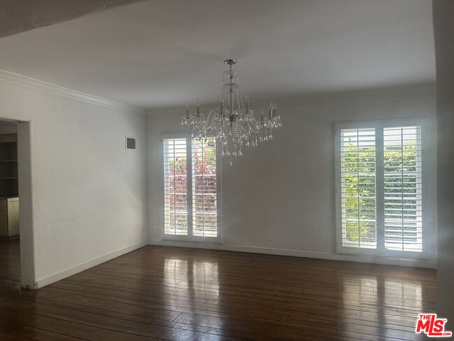 Building Photo - 320 S McCarty Dr