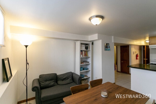 Building Photo - 2043 N Leavitt-G