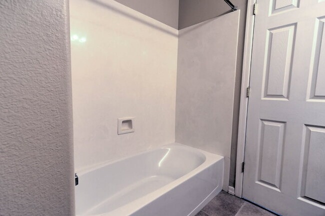 Building Photo - Rancho Sahuarita 5-Bed with 3.5 Baths 3187 Sq Ft