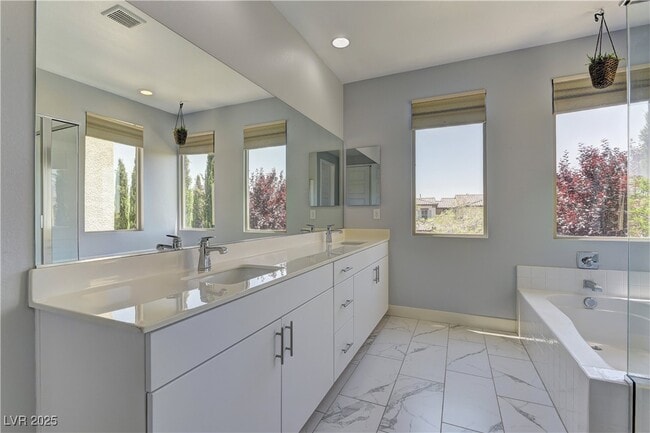 Building Photo - 11377 Gravitation Dr