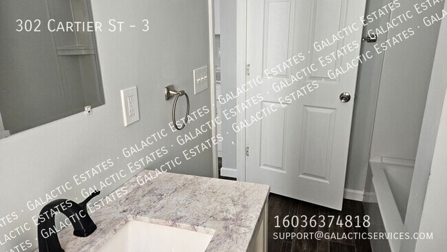 Building Photo - 302 Cartier St
