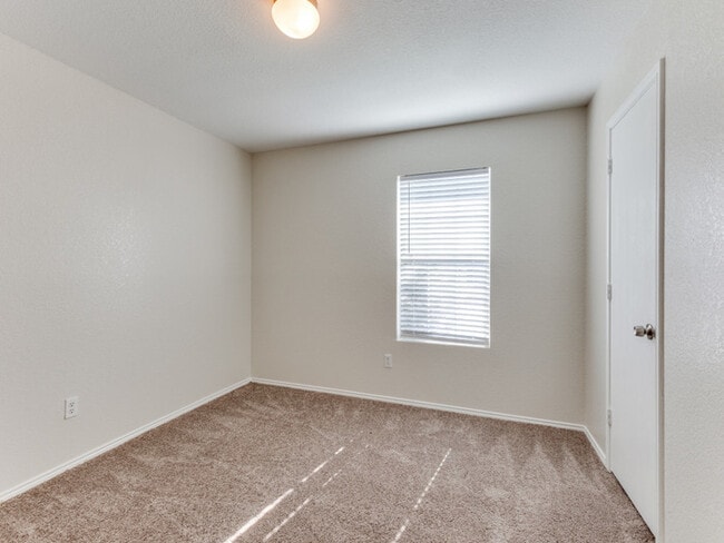 Building Photo - 1609 Castle Ridge Road