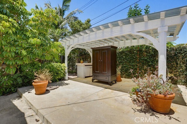 Building Photo - 2705 E Jacaranda Ave