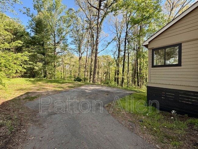 Building Photo - 92 Westover Dr