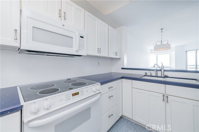 Building Photo - 525 E Seaside Way