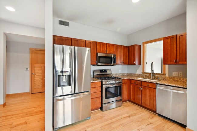 Building Photo - 2905 N Newhall St