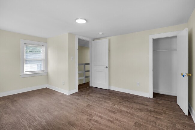 Building Photo - 617 1st Ave