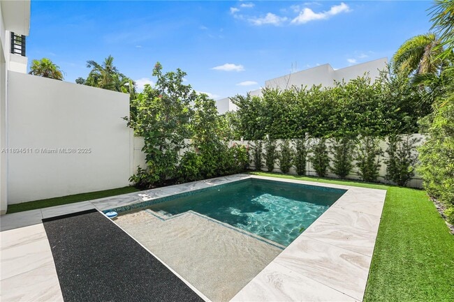 Building Photo - 813 NE 17th Terrace