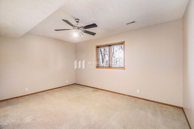 Building Photo - Castle Ridge 5 Bedroom Ranch