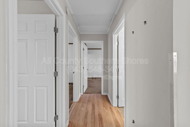 Building Photo - 305 Resort Dr