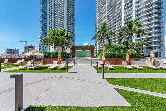 Building Photo - 350 S Miami Ave