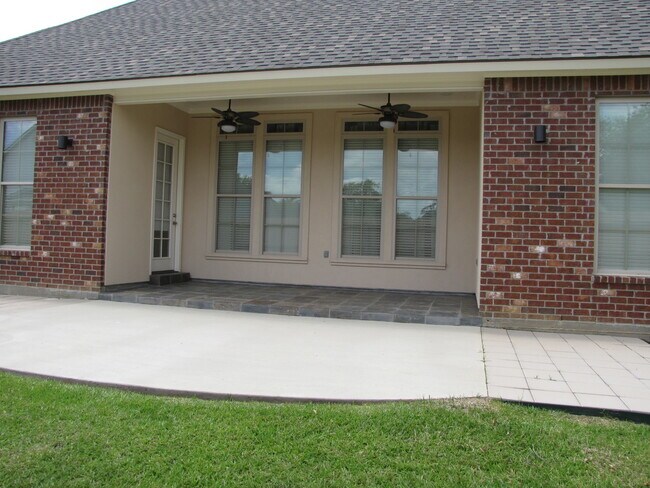 Building Photo - WOODRIDGE SUBDIVISION NEAR NEW WOMENS HOSPITAL AT PECUE LN.