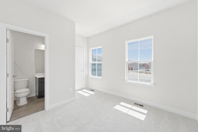 Building Photo - 16130 Hyde Pk Pl