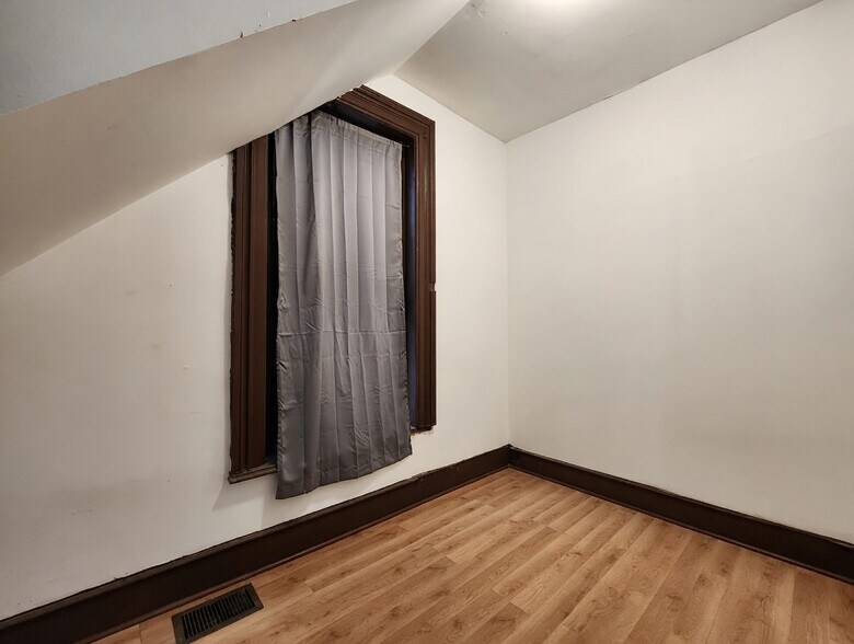 Building Photo - 1619 S Loomis St