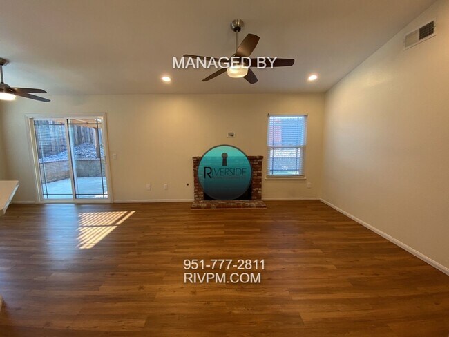 Building Photo - 3 bed 2 bath Orangecrest home Coming Soon